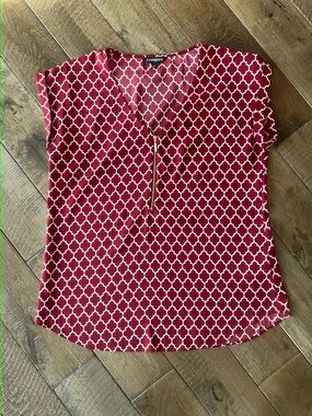 Express Red Geometric Zip-Front Short Sleeve Top